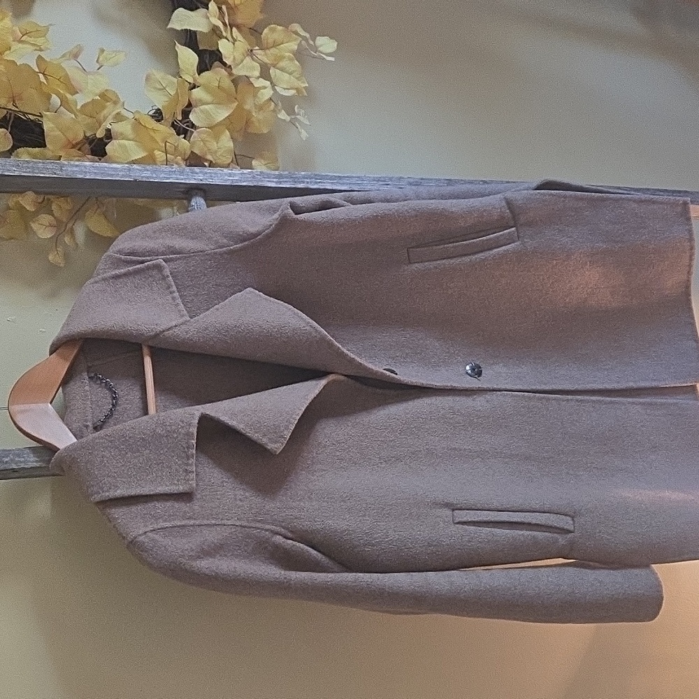 Chic Women's Tan Trench Coat